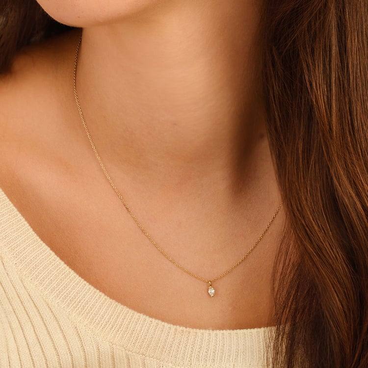 Minimalistischer Anhänger aus Gold mit einem Diamanten in Birnenform Malena 161882