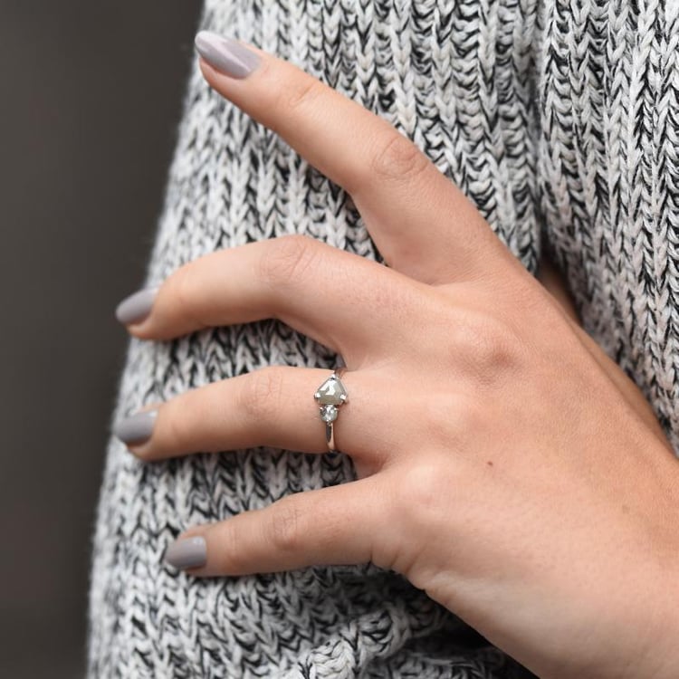 Unkonventioneller Ring 49096