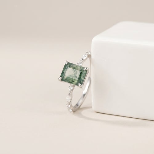 Eleganter Ring mit Moosachat und Moissaniten Tamara