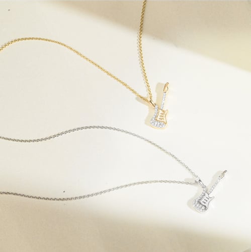 Anhänger mit Lab Grown Diamanten in Form einer Gitarre Amie