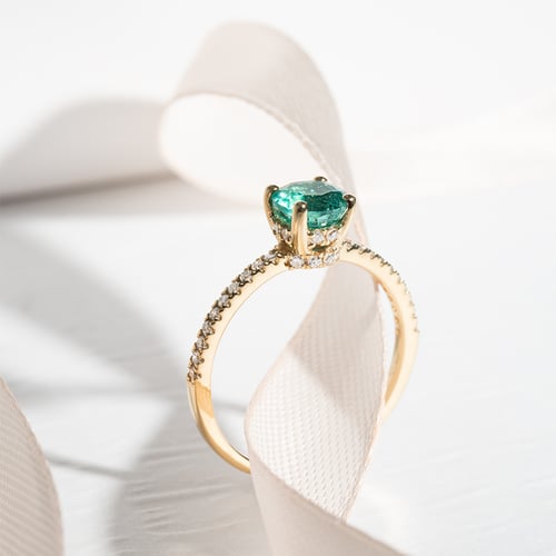 Goldring mit Smaragden und Diamanten Prisha
