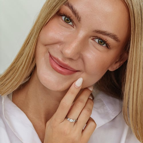 Romantischer Verlobungsring mit Lab Grown Diamanten Halym