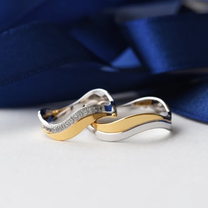 Goldene Eheringe mit Diamanten Charla