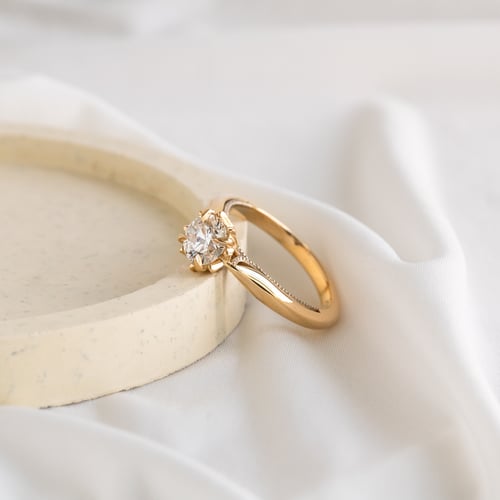 Verlobungsring mit seitlichen Diamanten Libby