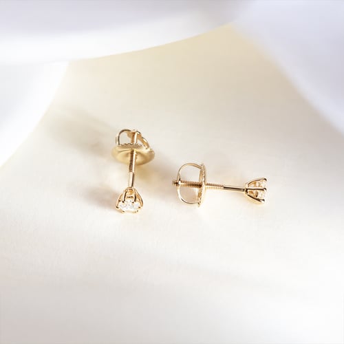 Funkelnde Ohrstecker mit Moissaniten Docala