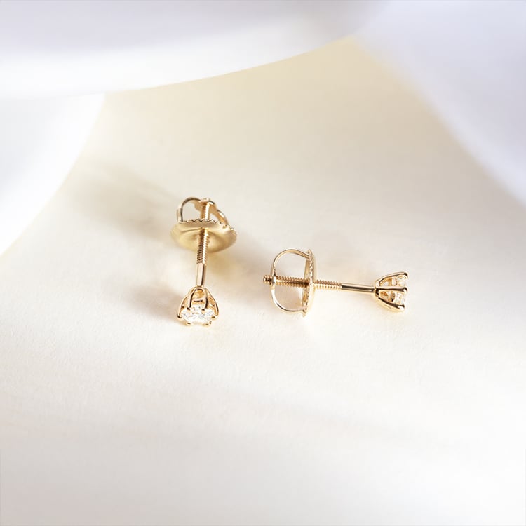 Funkelnde Ohrstecker mit Moissaniten Docala 151307