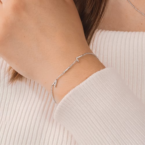Armband mit drei Buchstaben und Lab Grown Diamanten Annika