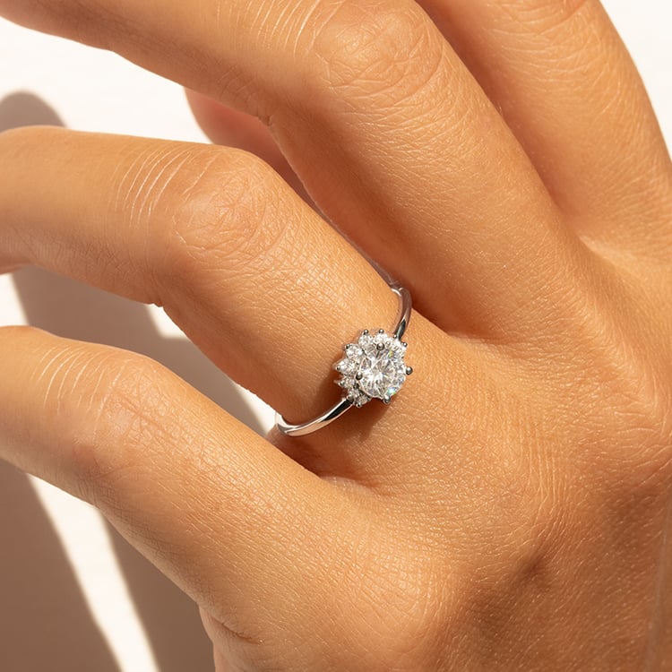 Halber Halo Ring mit Diamanten Sonnie 139466