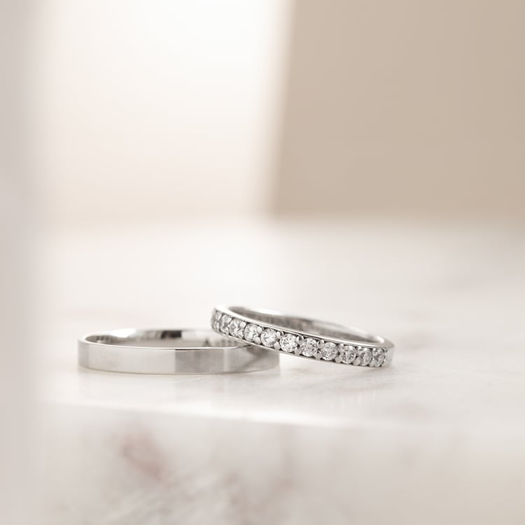 Eheringe aus Eternity-Ring mit Lab Grown Diamanten und einem flachen Ring Etensa 137763