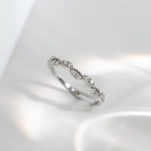 Zarter Eternity-Ring mit Lab Grown Diamanten Britton