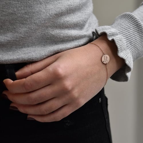Armband aus Gold mit blauen Diamanten und personalisierter Gravur Shalek