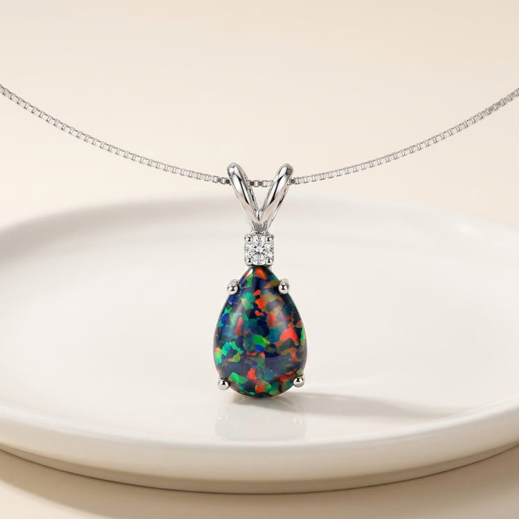 Goldener Anhänger mit schwarzem Opal und Diamant Raulla 169951