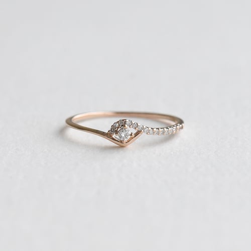 Goldener Verlobungsring mit Lab Grown Diamanten Anthia