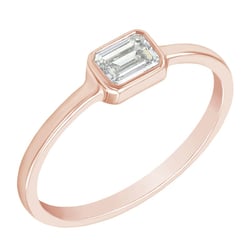 Verlobungsring mit Diamant im Smaragdschliff Sade