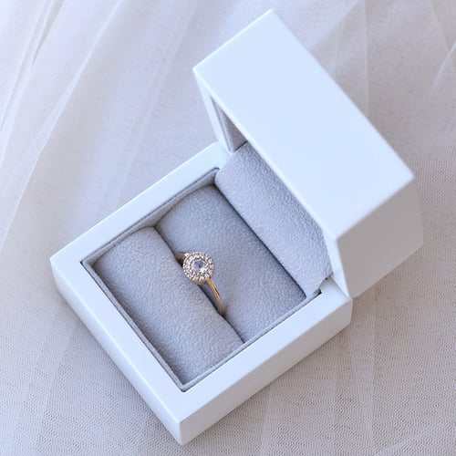 Goldener Verlobungsring mit Morganit und Diamanten Tafne