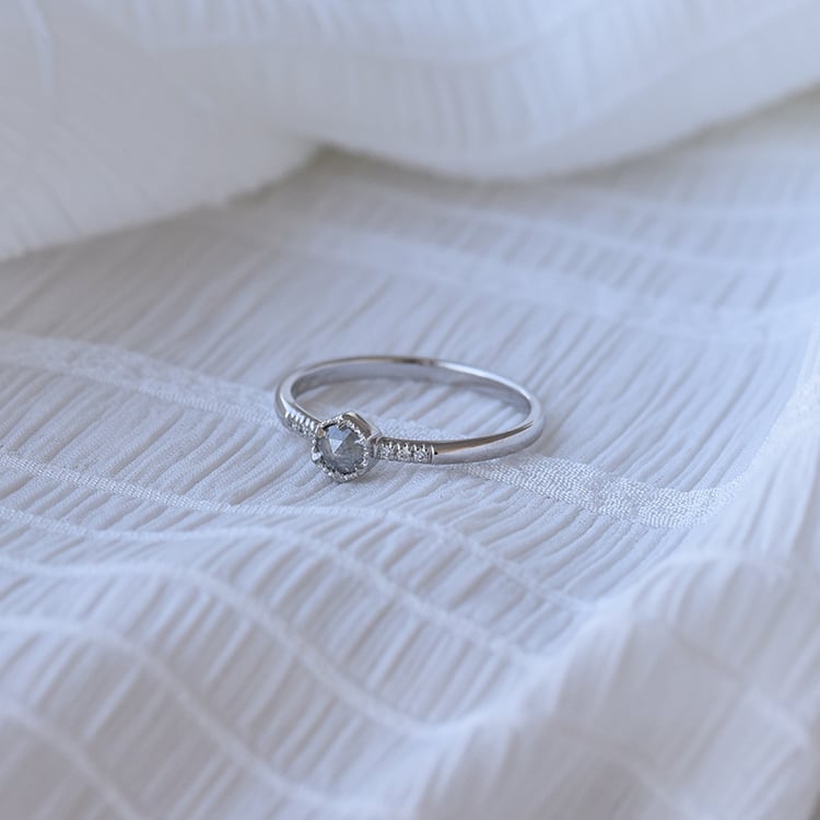 Ring aus Gold mit einzigartigem Salt and Pepper Diamanten Zamiel 68075