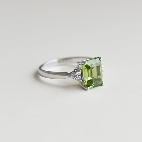 Goldring mit Olivin und DIamanten Chaitra
