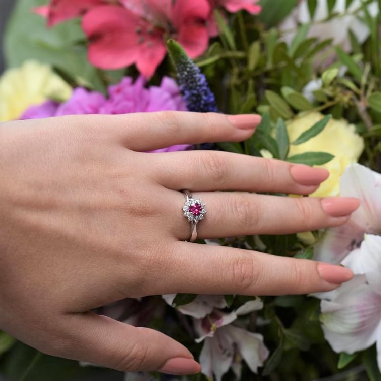 Rubinblüte mit Zirkonia im Silberring Mito 106397