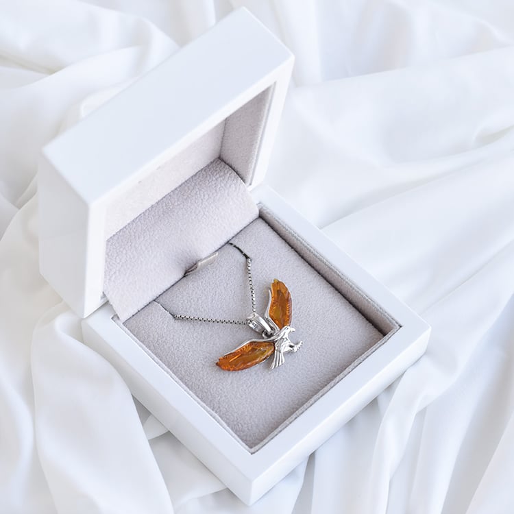 Silberner Anhänger in Form eines Adlers mit Bernsteinen Tercia 88816