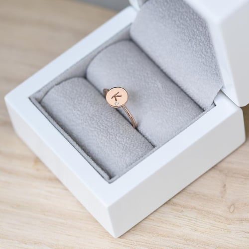 Ring aus Gold mit Diamant und Gravur Narik