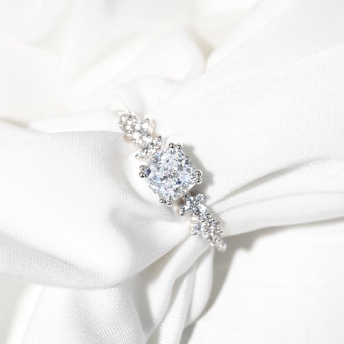 Romantischer Verlobungsring mit Diamanten Alys