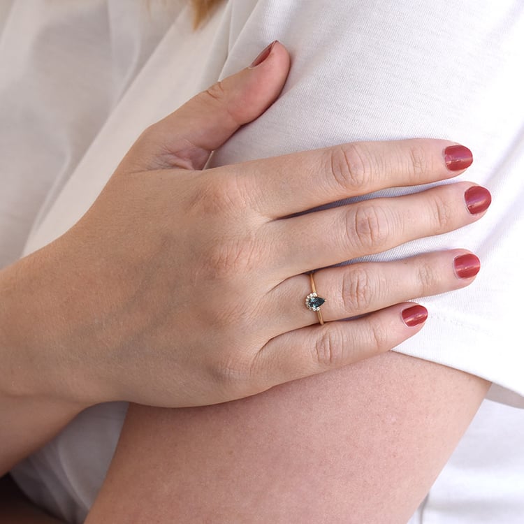 Goldener Ring mit Alexandrit und Diamanten Pallavi 82327