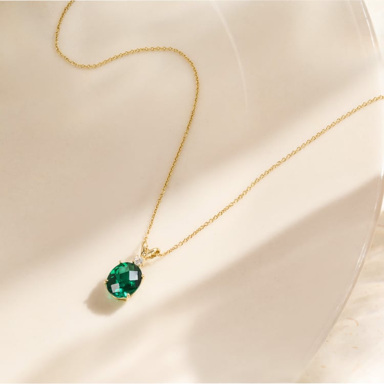 Goldener Anhänger mit Lab Grown Smaragd Marta 165044