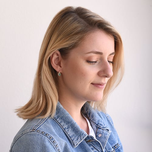 Silberne Ohrringe mit Smaragden und Zirkonia Rina
