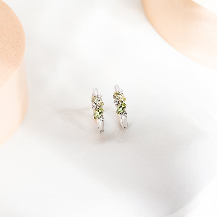 Silbernes Set aus Cluster-Schmuck mit Topasen, Quarz und Olivinen June 149562