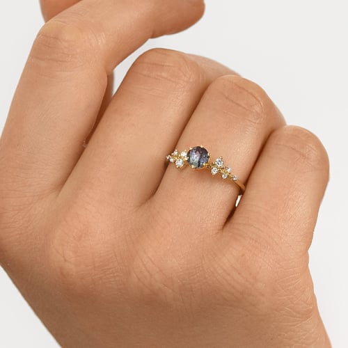 Verlobungsring mit Lab Grown Alexandrit und Diamanten Olha
