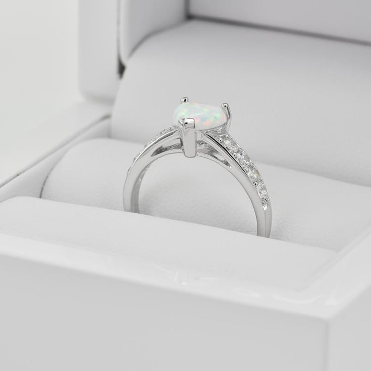 Ring mit Opal aus Silber 30463