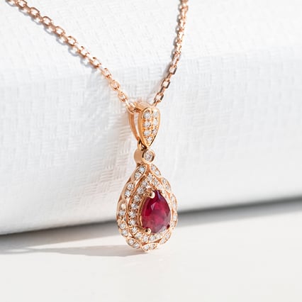 Wunderschöner Anhänger mit Rubin aus Gold mit Diamanten Barsha