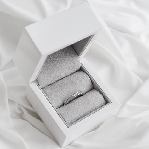 Eternity-Ring mit Diamanten und Ring im Komfort-Stil Mirica