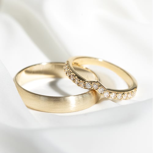 Eternityring in V-Form mit Moissaniten Marveille