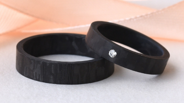 Carbon: Das Geheimnis des schwarzen Schmucks