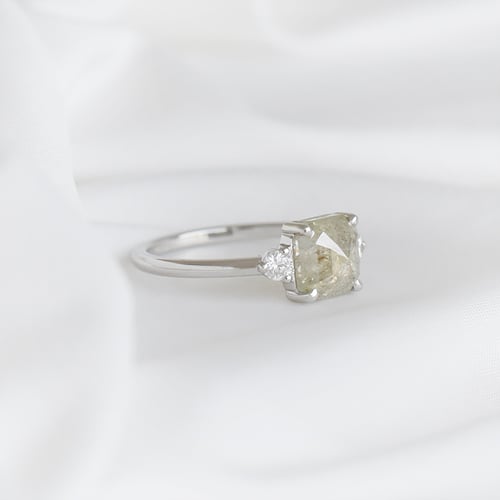 Ring mit einem Salt and Pepper Diamanten Mahmud