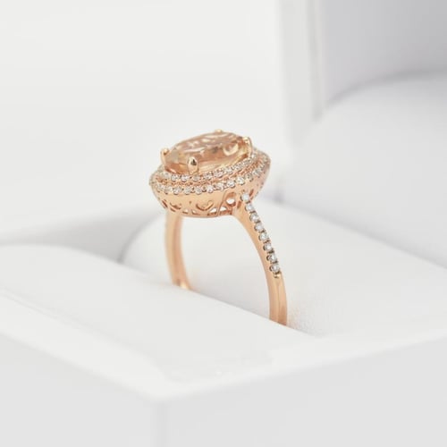 Goldener Ring mit Morganit und Diamanten Danae