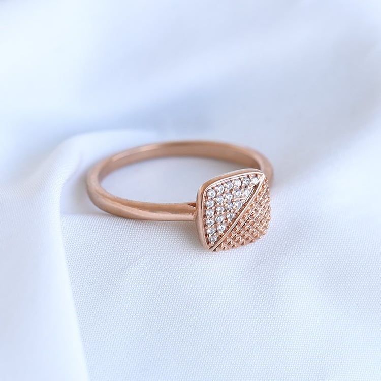 Atypischer Ring mit glänzenden Diamanten Lisbeth 85331