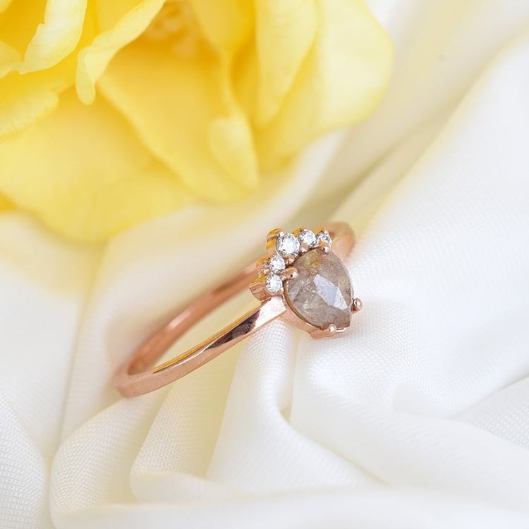 Verlobungsring mit einem Salt and Pepper Diamanten Ange 82535