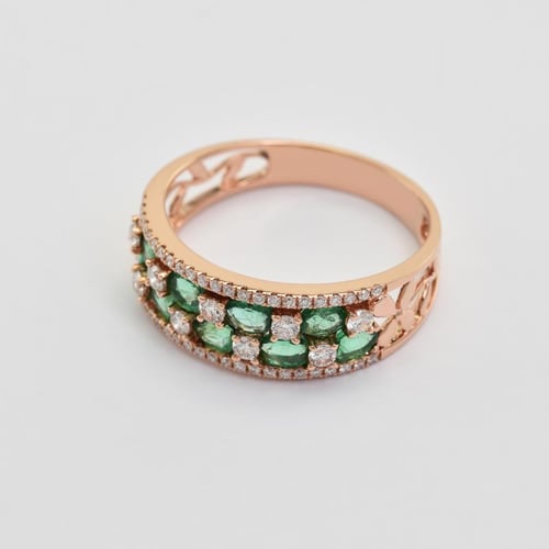 Goldring voll von Smaragden und Diamanten Beatriz