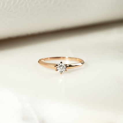 Goldener Solitärring mit Diamant Leandra