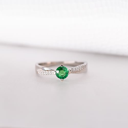 Goldring mit Tsavorit und Diamanten Sewyn