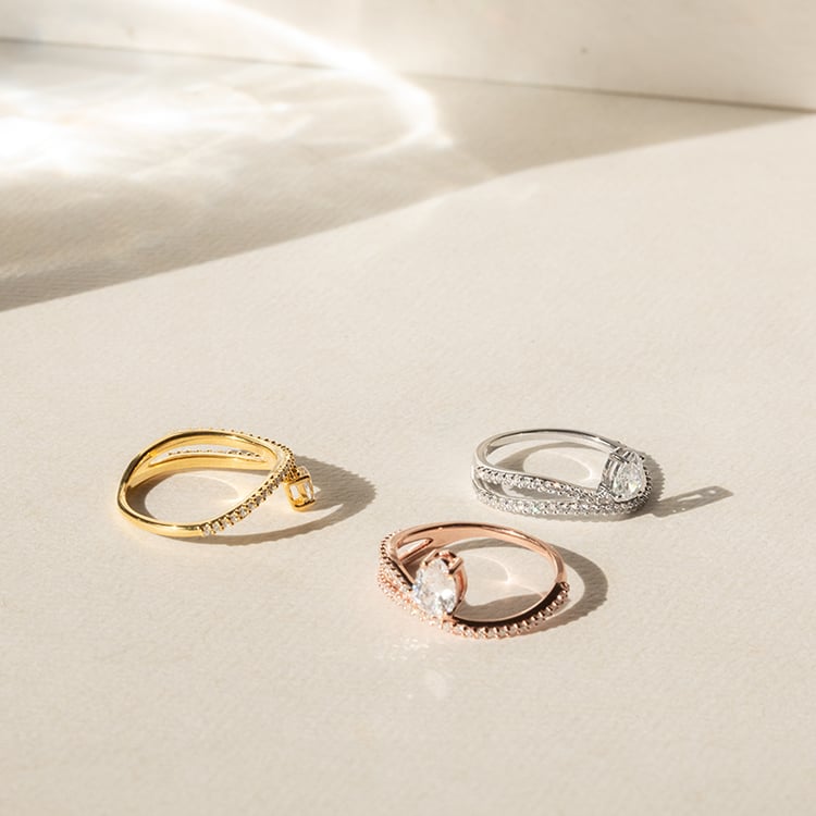 Unkonventioneller Verlobungsring mit Diamanten Reptie 138362