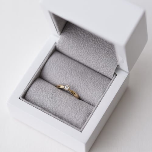 Verlobungsring mit Diamant Delzi