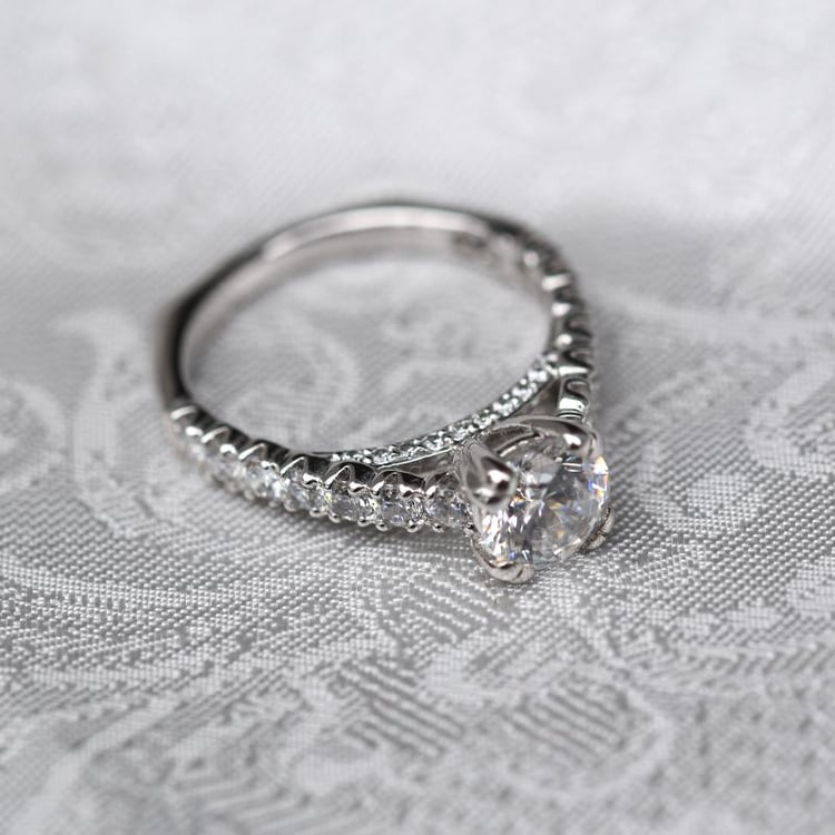 Verlobungsring mit Diamanten 48041