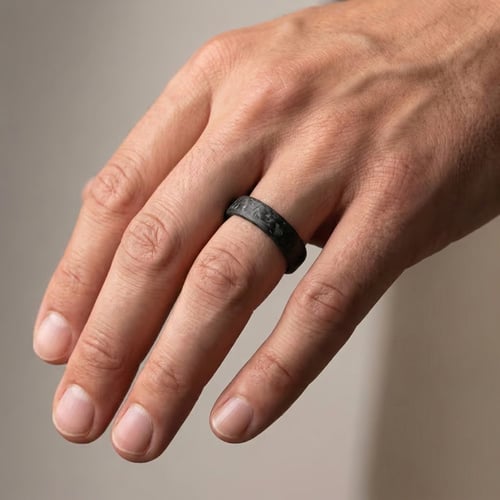 Ring aus Carbon Beata