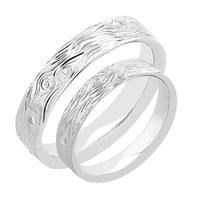 Eheringe aus Platin mit von Hand gravierter Holzschraffur und Diamanten Dyanna