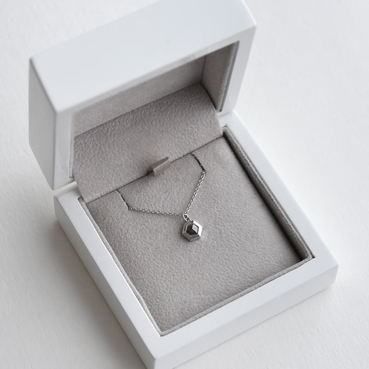 Goldene Halskette mit Salt and Pepper Diamant Niobe 74216