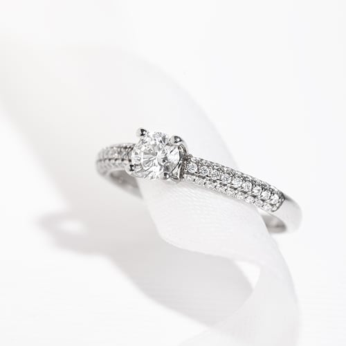 Verlobungsring aus Gold mit Diamanten Kristen