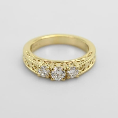 Vintage Verlobungsring mit drei Diamanten Lariah